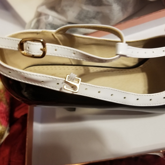 PATENT LEATHER SPECTATOR T STRAP PUMPS SIZE 10 - Picture 3 of 8